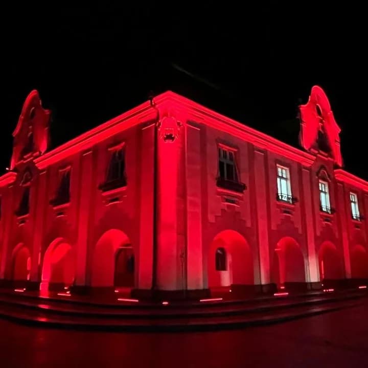 Iluminacja podświetlająca jarociński ratusz została nagrodzona przez Polski Związek Przemysłu Oświetleniowego [ZDJĘCIA, SONDA] — zdjęcie 6 z 7