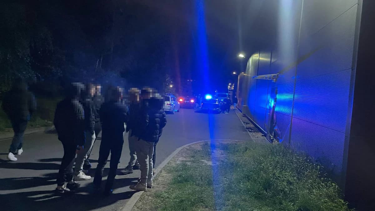 Co się dzieje na parkingu galerii handlowej w Jarocinie? Mieszkanka: „Czekamy aż kogoś w końcu zabiją"? — zdjęcie 2 z 3