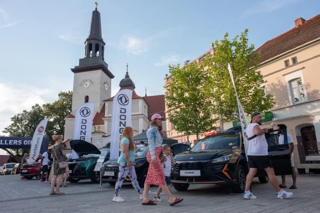 4. Rally and Race Rajd Jarociński został oficjalnie otwarty na Rynku w Jarocinie