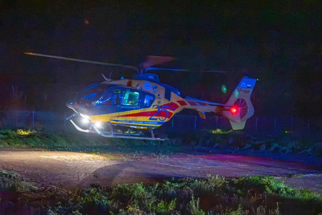 Śmigłowiec LPR lądował w Jarocinie. Pilny transport nastolatki po wypadku — zdjęcie 3 z 10