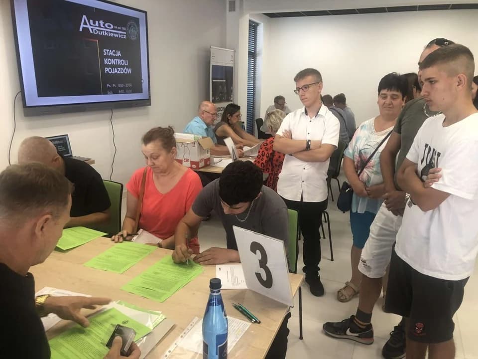 Uczniowie podpisywali umowy z pracodawcami. Pierwszy raz w Jarocińskim Centrum Edukacji i Kariery [ZDJĘCIA] — zdjęcie 6 z 62
