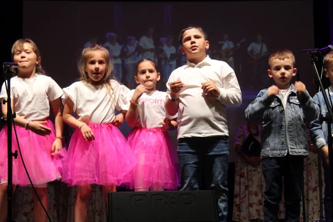Posłanka zaśpiewała a wicestarosta zatańczyła na II Festiwalu Piosenek o Jarocinie [ZDJĘCIA] — zdjęcie 5 z 230