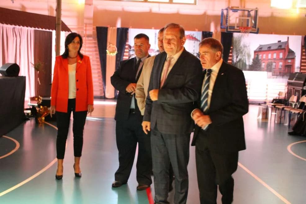 Uroczystości jubileuszowe Zespołu Szkół Ponadpodstawowych nr 2 w Jarocinie — zdjęcie 5 z 226