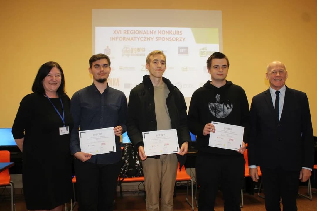 XVI Regionalny Konkurs Informatyczny w Jarocinie. Siedemnastu uczniów w ścisłym finale w ZSP nr 1 [ZDJĘCIA]