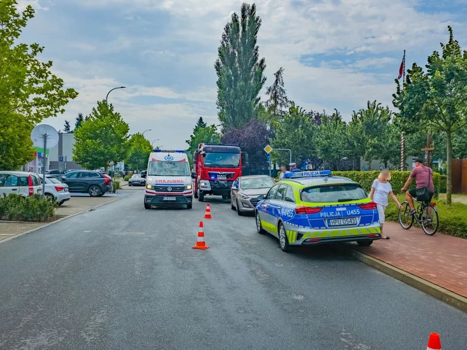 Zderzenie dwóch aut. Jedna osoba trafiła do szpitala — zdjęcie 4 z 7