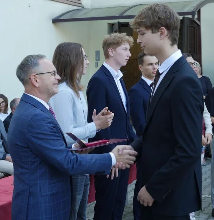 Wręczonie Medali Patrona Szkoły w Liceum Ogólnokształcącym w Jarocinie — zdjęcie 3 z 14