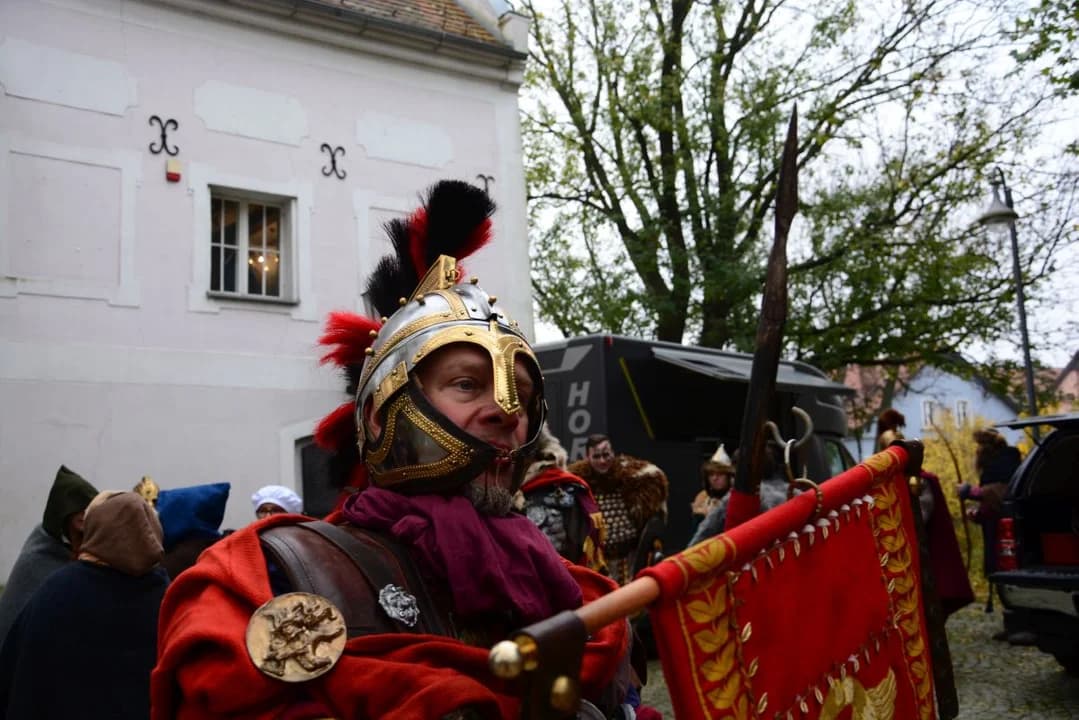 Inscenizacja legendy o św. Marcinie w Jarocinie znów zgromadziła tłumy [ZDJĘCIA]