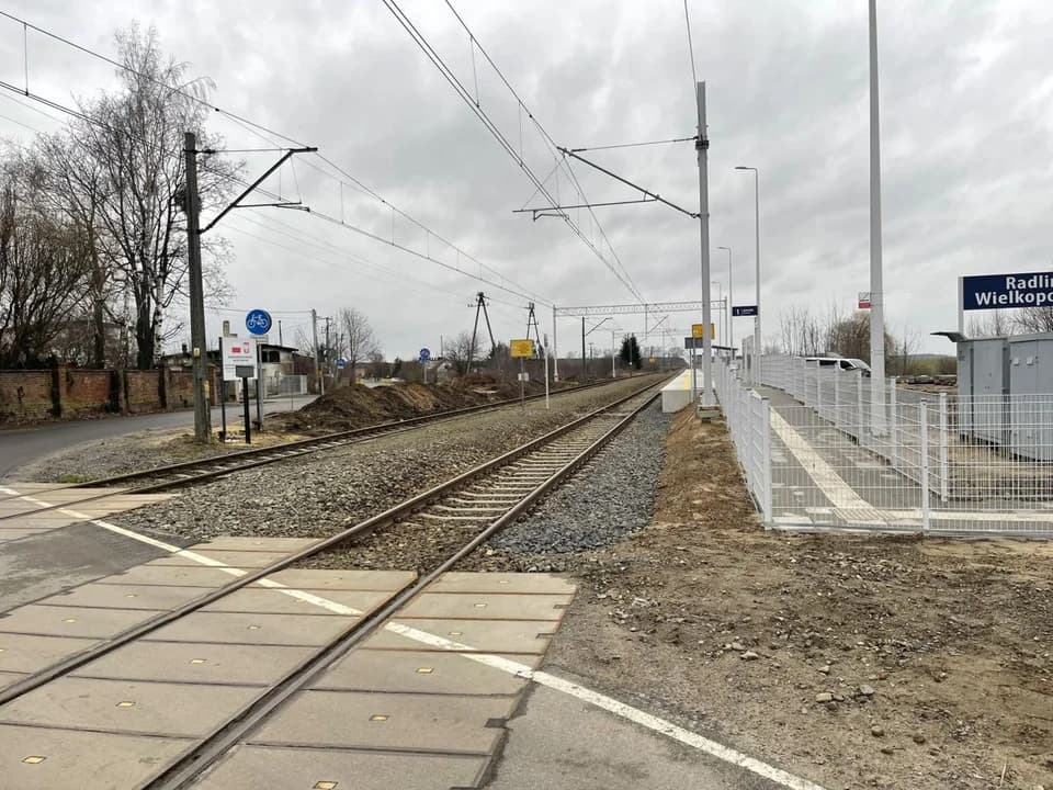 Kierowcy skarżą się na ograniczoną widoczność na przejeździe kolejowym w Radlinie — zdjęcie 5 z 9