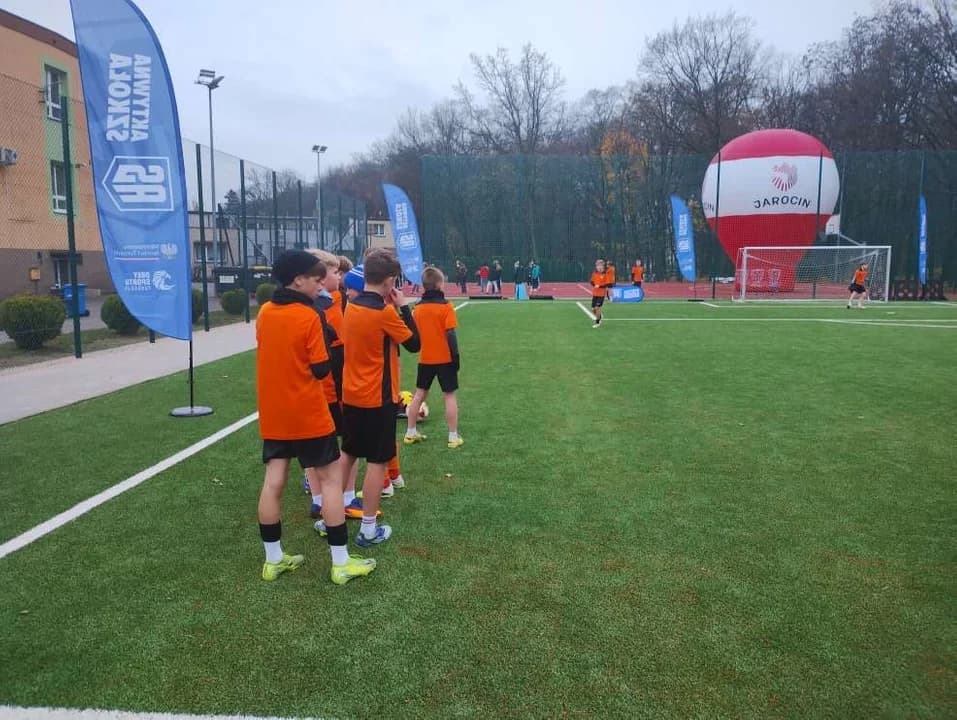Sukces uczniów jarocińskiej „piątki” w Finale Ogólnopolskiego Turnieju „Z Orlika na Stadion” [ZDJĘCIA, SONDA]