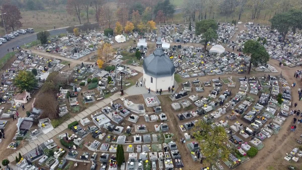 Wszystkich Świętych. Jak wyglądają jarocińskie cmentarze? [WIDEO]