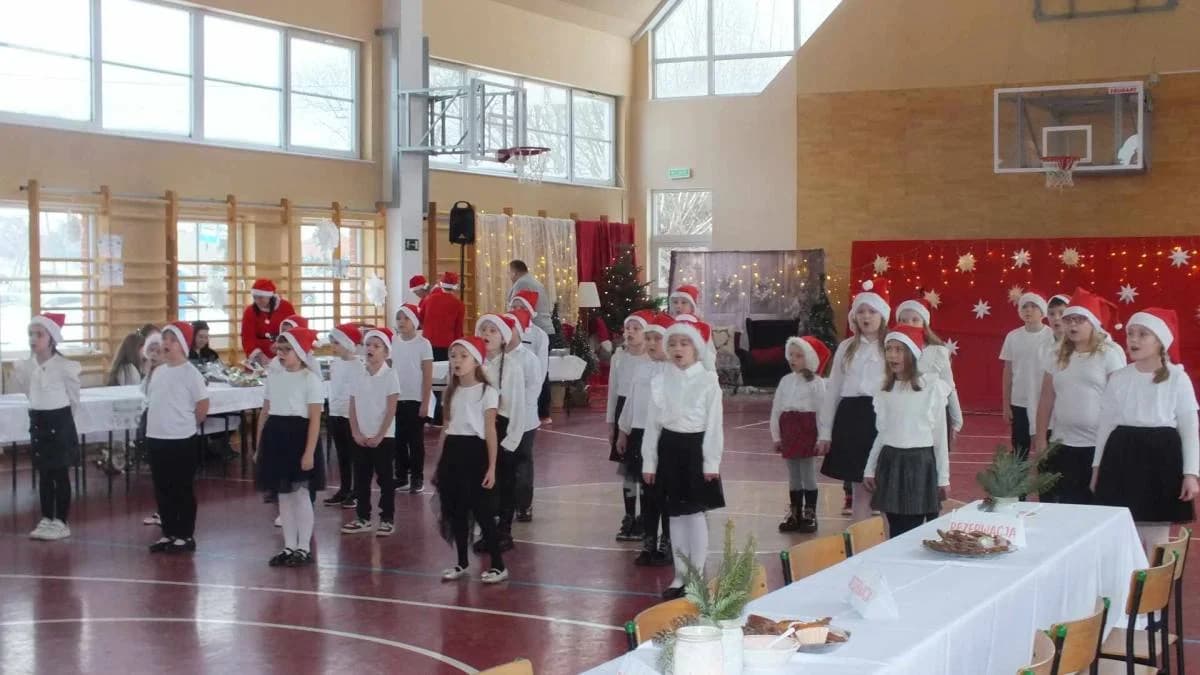 Kiermasz Bożonarodzeniowy w szkole w Chrzanie — zdjęcie 5 z 16