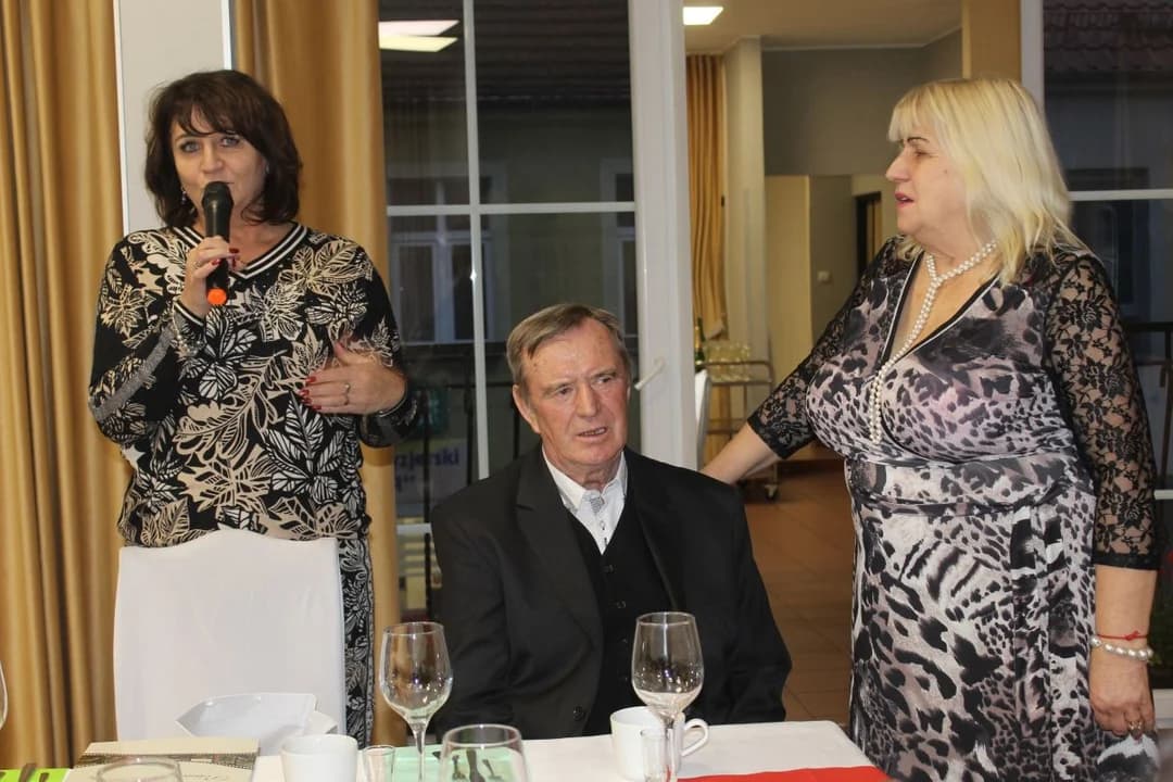 "Zawsze Młodzi" z Jarocina świętowali na zabawie podwójny jubileusz [ZDJĘCIA] — zdjęcie 5 z 119