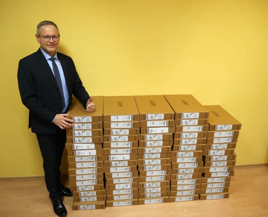 Nowy sprzęt komputerowy dla kilku szkół w powiecie jarocińskim