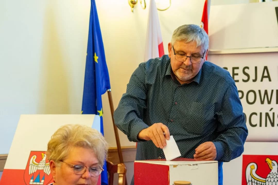 Radni określili wysokość wynagrodzenia starosty Mariusza Stoleckiego. Ile będzie zarabiał nowy szef powiatu? — zdjęcie 4 z 35