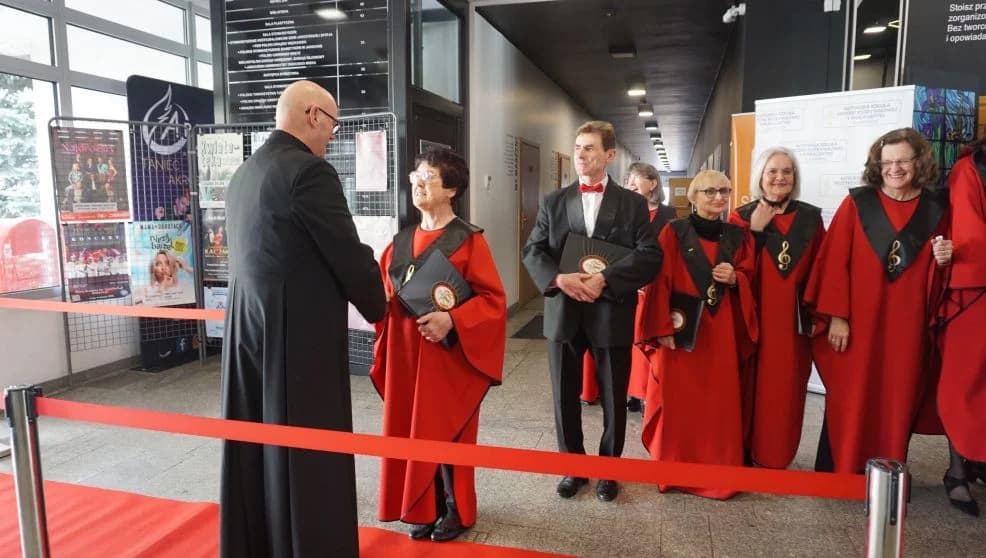 Z gratulacjami przybył również ksiądz prałat Dariusz Matusiak