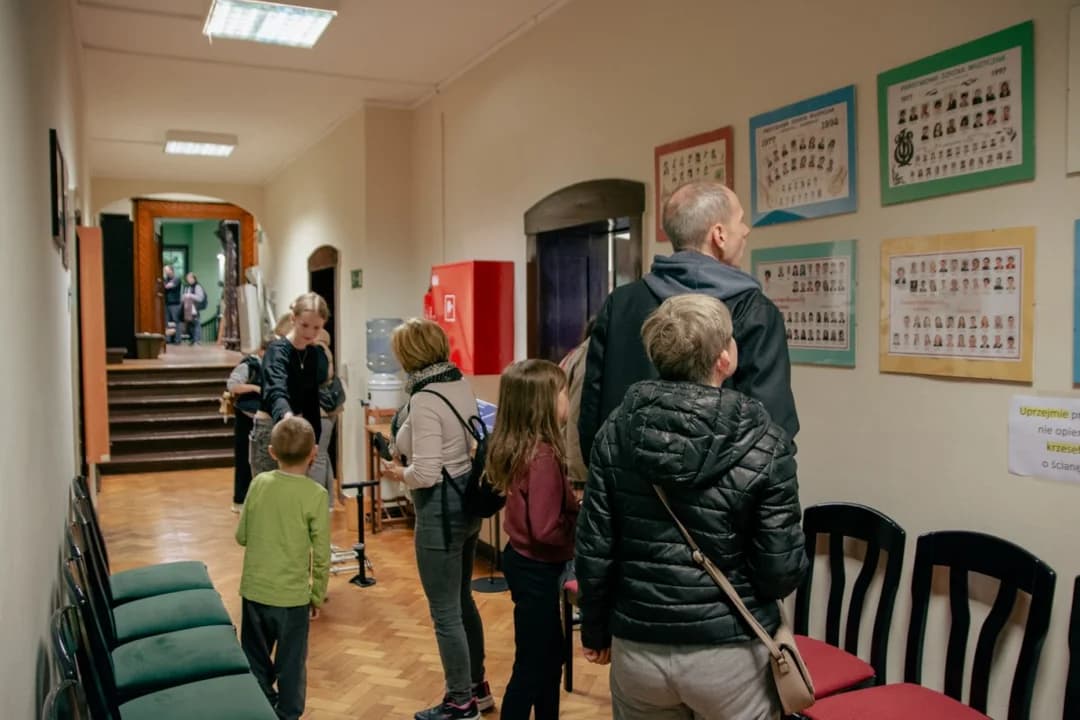 Tradycyjnie już podczas Nocy Muzeów drzwi dla zwiedzających otworzyły Pałac Radolińskich oraz Spichlerz Polskiego Rocka. — zdjęcie 1 z 52