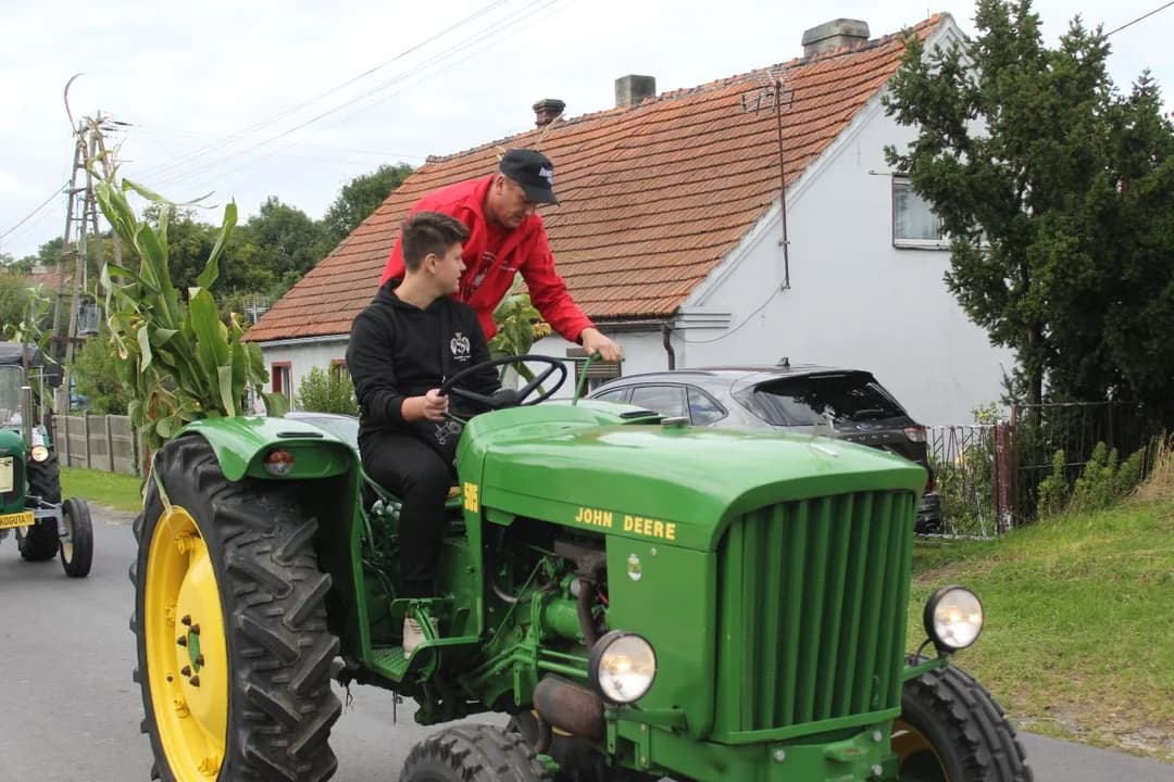Dożynki powiatowo-gminne. Podziękowania dla rolników i życzenia lepszych cen. Wieczór wypełnią koncerty gwiazd muzyki tanecznej — zdjęcie 4 z 151
