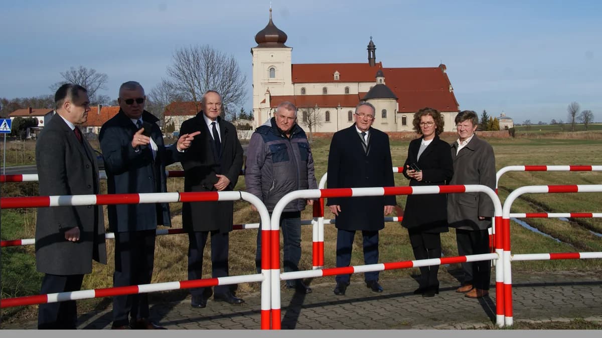 Wizyta Wojciecha Jankowiaka, wicemarszałka woj. wielkopolskiego w Borku Wlkp. — zdjęcie 1 z 6