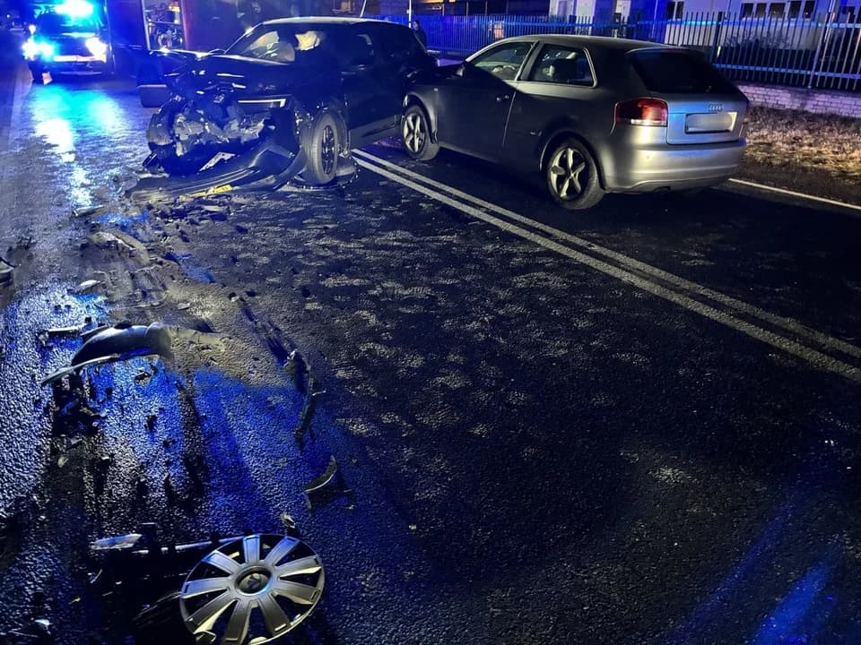 Trzy pojazdy zderzyły się na drodze krajowej nr 11 w Klęce