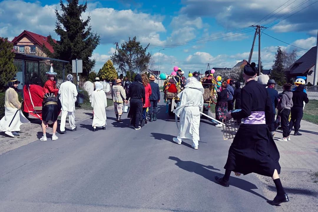 Pochody Niedźwiedzi w Łuszczanowie, Cielczy, Witaszycach i Brzostowie. Przebierańcy tłumnie wyszli na ulice miejscowości naszego terenu