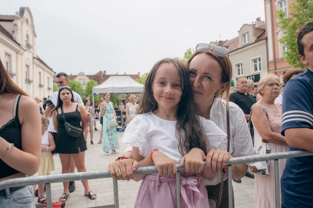 Jarocin świętował z Mateuszem Ziółko. Artysta zaśpiewał w swoje 40. urodziny — zdjęcie 6 z 44