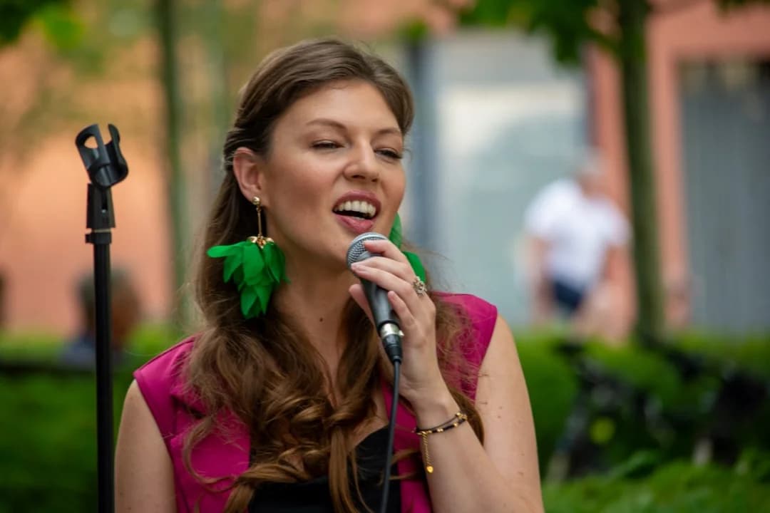 Magia muzyki na jarocińskim rynku. Letnie Brzmienia: Zamoroki i Krzysztof Szubert — zdjęcie 5 z 27