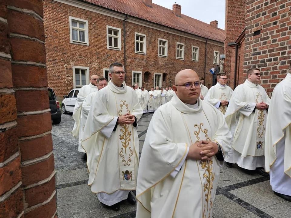 Zmiany w diecezji kaliskiej - nowi księża w naszych parafiach [ZDJĘCIA] — zdjęcie 6 z 44