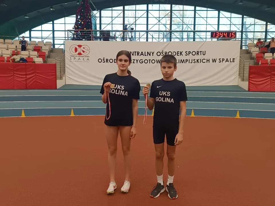 Halowe złoto zawodników Przełaju w Spale