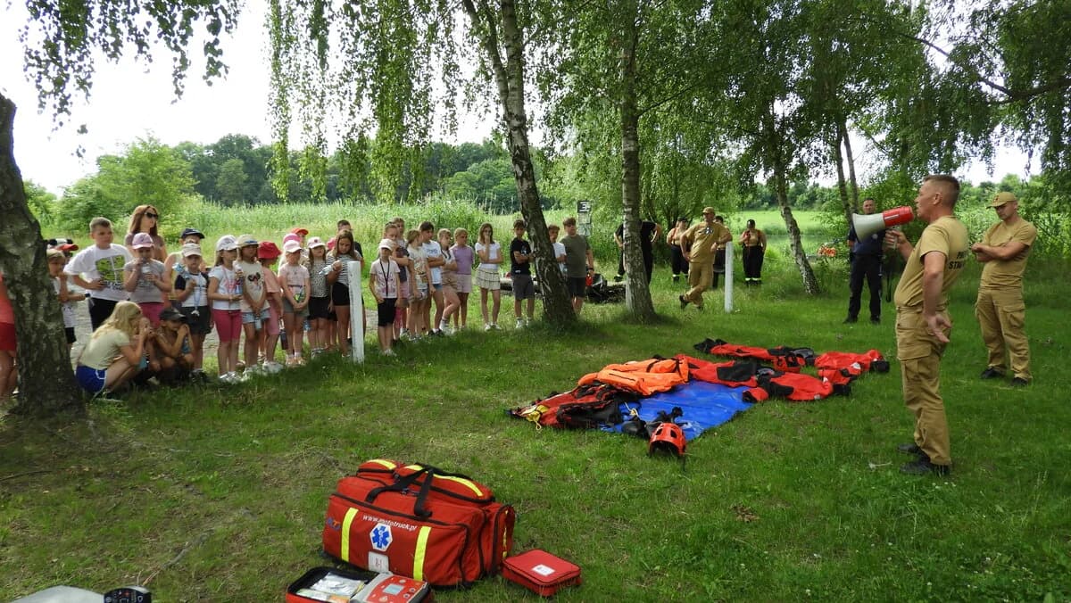 Policja i straż nad zalewem w Siedlemnie — zdjęcie 2 z 13