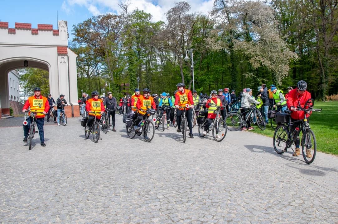 Rajd był też okazją do integracji, ponieważ organizatorzy zaprosili do udziału wszystkich sympatyków dwóch kółek. — zdjęcie 3 z 71
