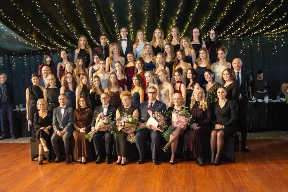 Studniówka LO w Jarocinie cz.3 — zdjęcie 4 z 63