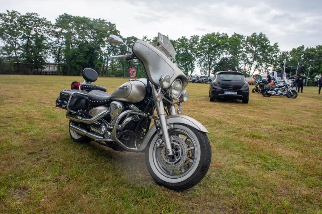 Ryk silników i widowiskowa parada. Za nami III SOWI Zlot Motocyklowy — zdjęcie 4 z 15