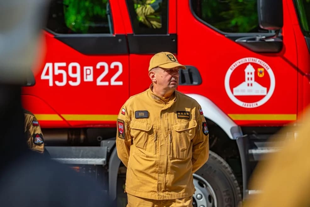 Zadymienie w jarocińskim szpitalu i ewakuacja poszkodowanego.  Tak ćwiczyli strażacy — zdjęcie 3 z 15