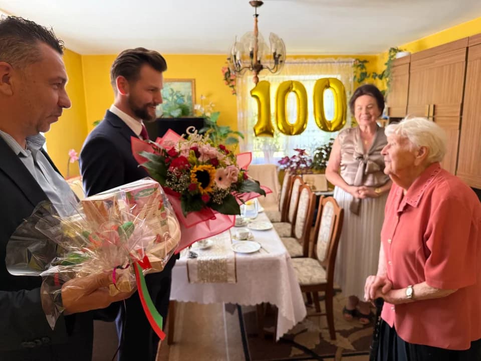 Wyjątkowy jubileusz w gminie Kotlin. Pani Julianna skończyła 100 lat [ZDJĘCIA] — zdjęcie 2 z 10