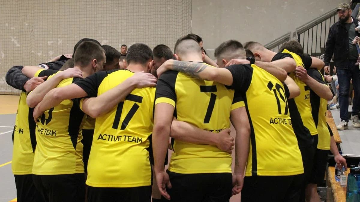 W dwunastej kolejce Jarocińskiej Ligi Halowej Piłki Nożnej hitowym spotkaniem było starcie Active Team Stęgosz z Fort Boys Team