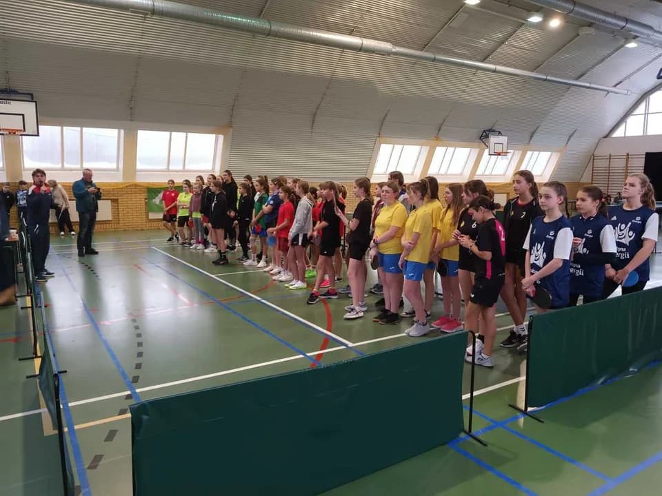Komorzanka na Igrzyskach dzieci i młodzieży szkolnej w drużynowym tenisie stołowym — zdjęcie 3 z 8