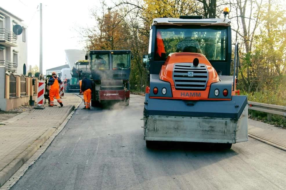 Trwa długo oczekiwany remont ulicy Dworcowej w Górze. Na jakim etapie są prace? [ZDJĘCIA]