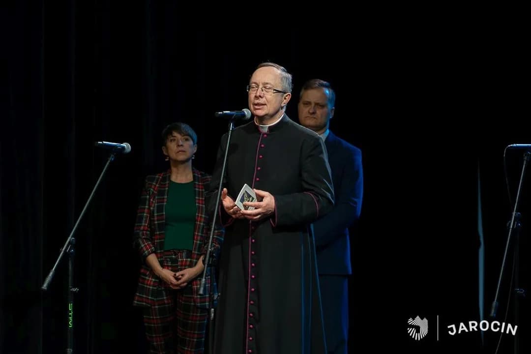 250 osób zasiadło do świątecznego posiłku w Jarocińskim Ośrodku Kultury — zdjęcie 2 z 12