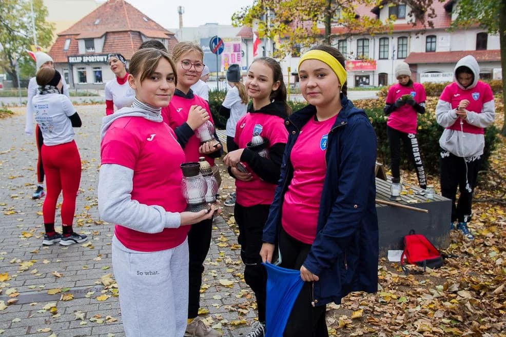 Biegacze Jarocin pobiegli szlakiem pomników poświęconych bohaterom Ziemi Jarocińskiej — zdjęcie 6 z 29