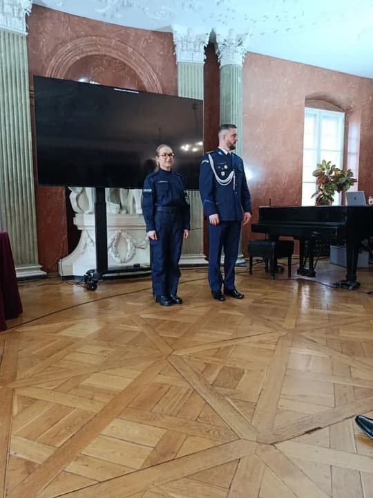 Jarocińscy policjanci z „Kryształowymi Gwiazdami”.