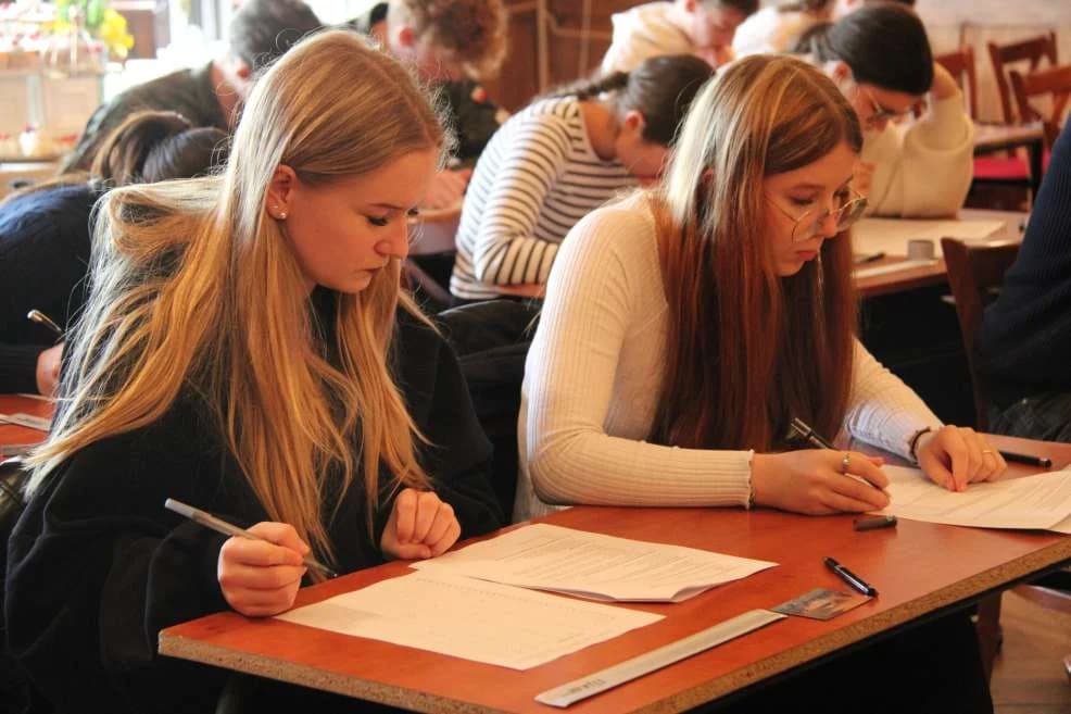 Konkurs wiedzy o Sejmie w Liceum Ogólnokształcącym w Jarocinie — zdjęcie 3 z 13