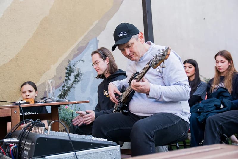 Na tarasie Filmowej w Jarocinie zagrali dla Antka i tegorocznych maturzystów — zdjęcie 6 z 37
