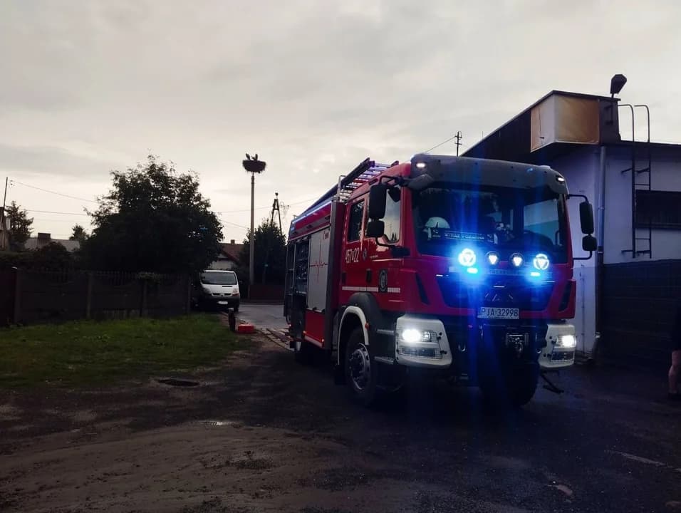 W działaniach uczstniczyło 100 strażaków