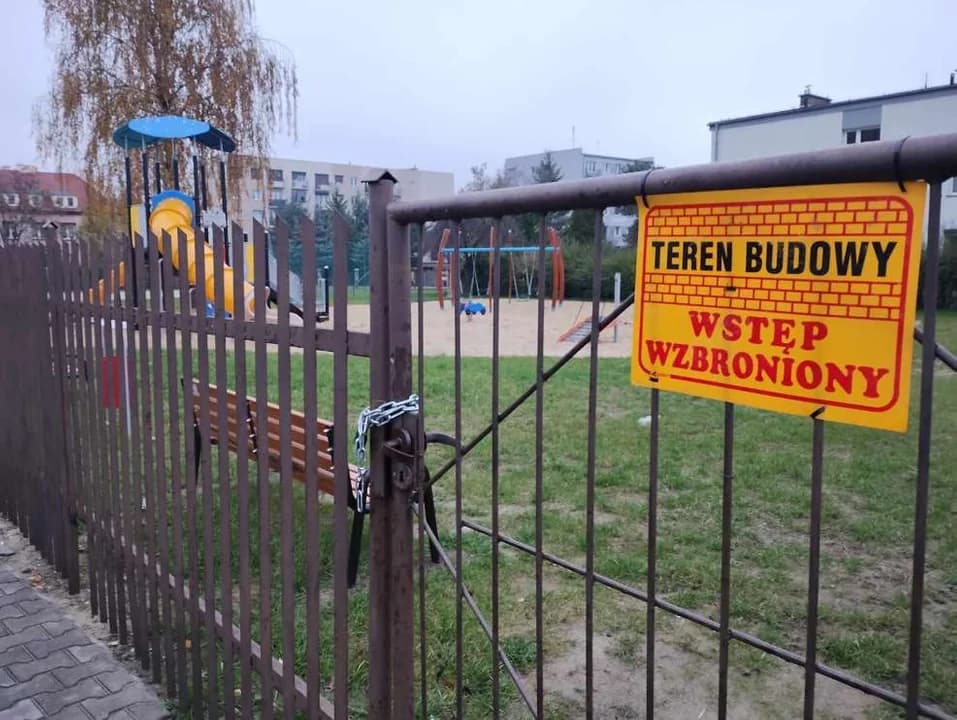 Nowy plac zabaw przy ul. Marii Curie-Skłodowskiej w Jarocinie do rozbiórki? — zdjęcie 3 z 6