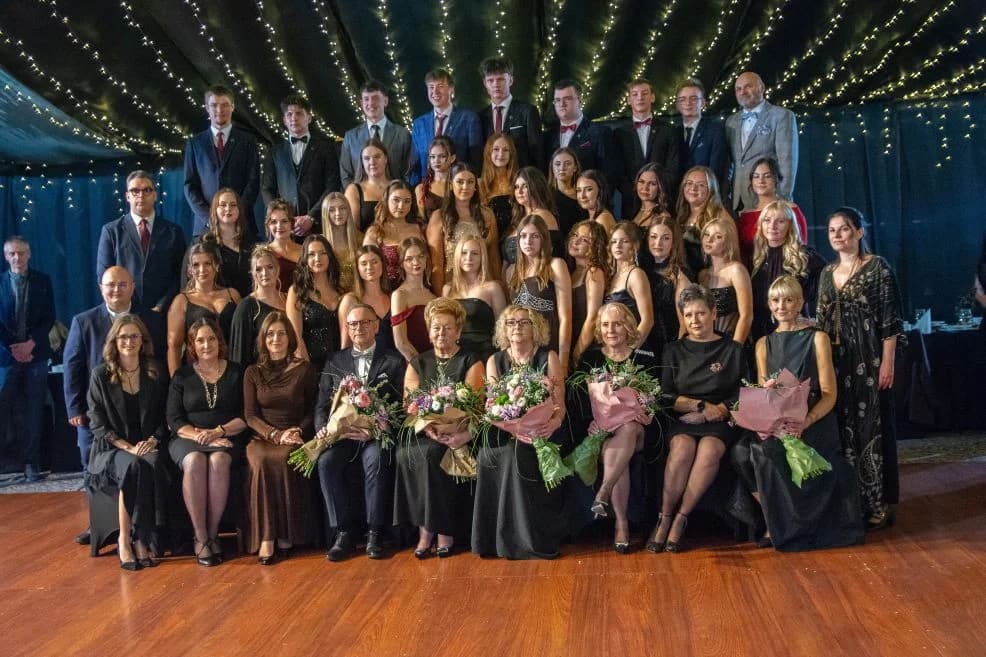 Studniówka LO w Jarocinie cz.3 — zdjęcie 6 z 63