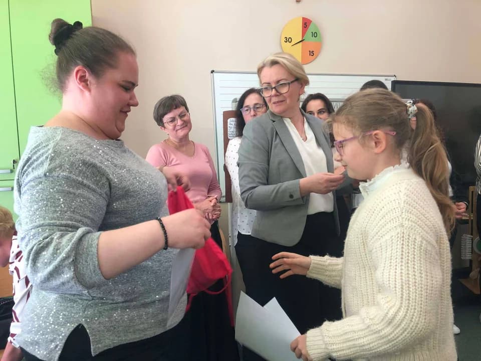 III Powiatowy Konkurs Pięknego Czytania w Szkole Podstawowej nr 2 w Jarocinie [ZDJĘCIA] — zdjęcie 3 z 92