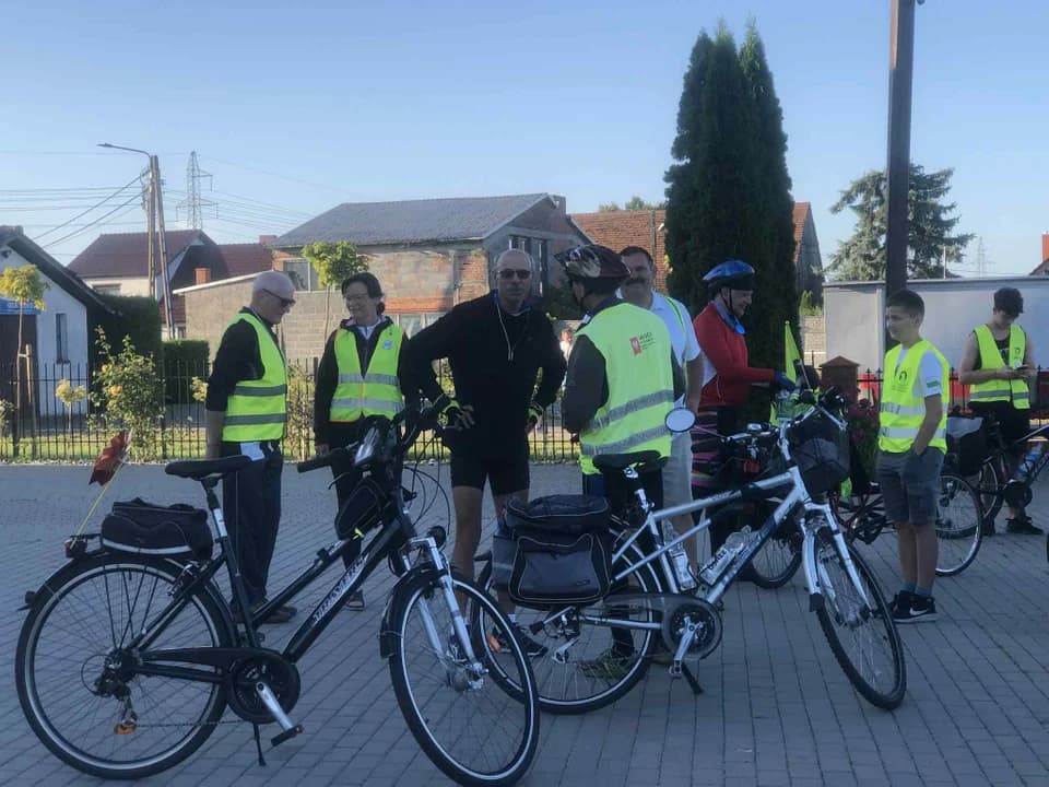 Pielgrzymka rowerowa z Jarocina wyruszyła na Jasną Górę. Zatrzymali się na mszy św. w Kaliszu [ZDJĘCIA] — zdjęcie 2 z 78