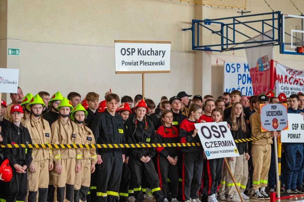 I Wojewódzkie Halowe Zawody Sportowo-Pożarnicze dla Młodzieżowych Drużyn Pożarniczych w Jarocinie [ZDJĘCIA] — zdjęcie 5 z 71