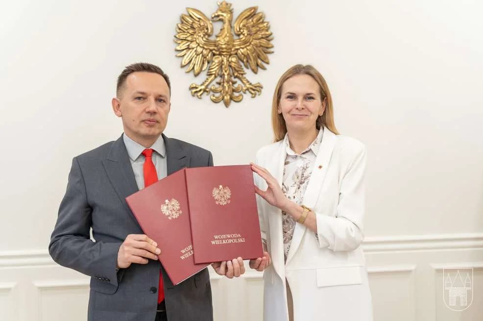 Dwa lata rządów - jaką ocenę dają burmistrzowi mieszkańcy, jaką radni? Jest piątka, ale i jedynka...