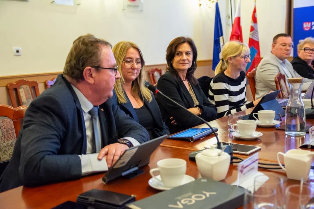 Sesja Rady Powiatu Jarocińsiego — zdjęcie 1 z 18